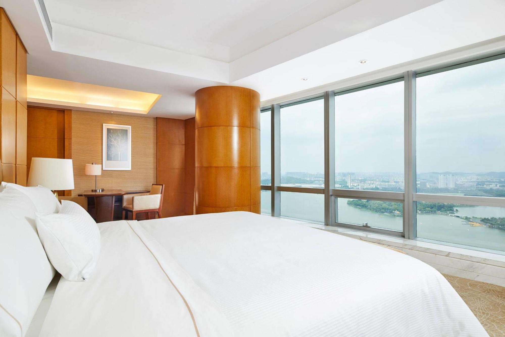 The Westin Nanjing Xuanwu Lake Buitenkant foto